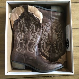 Leather like cowboy boots size 8